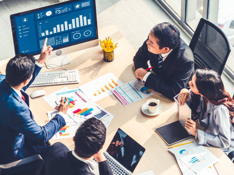 チームでGrowthSurveyのデータを確認している様子